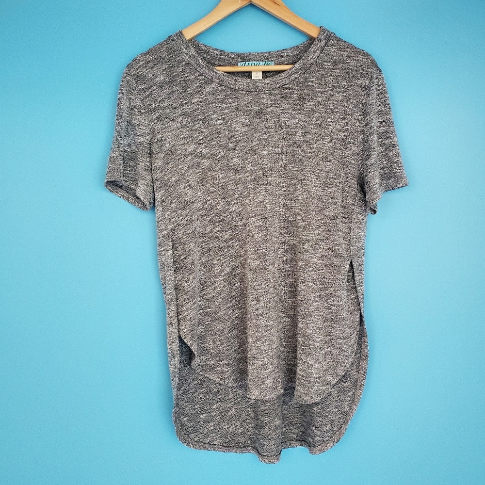 dina be Knit Top Small Gray Short Sleeve